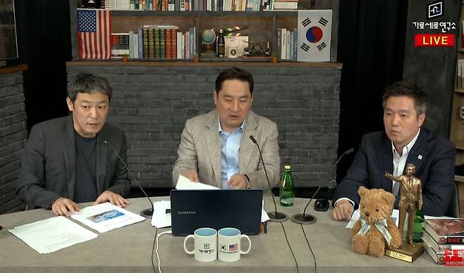 유튜브 채널 '가로세로연구소'에 함께 출연했던 김용호씨(왼쪽부터)·강용석 변호사·김세의씨. /유튜브 '가세연'