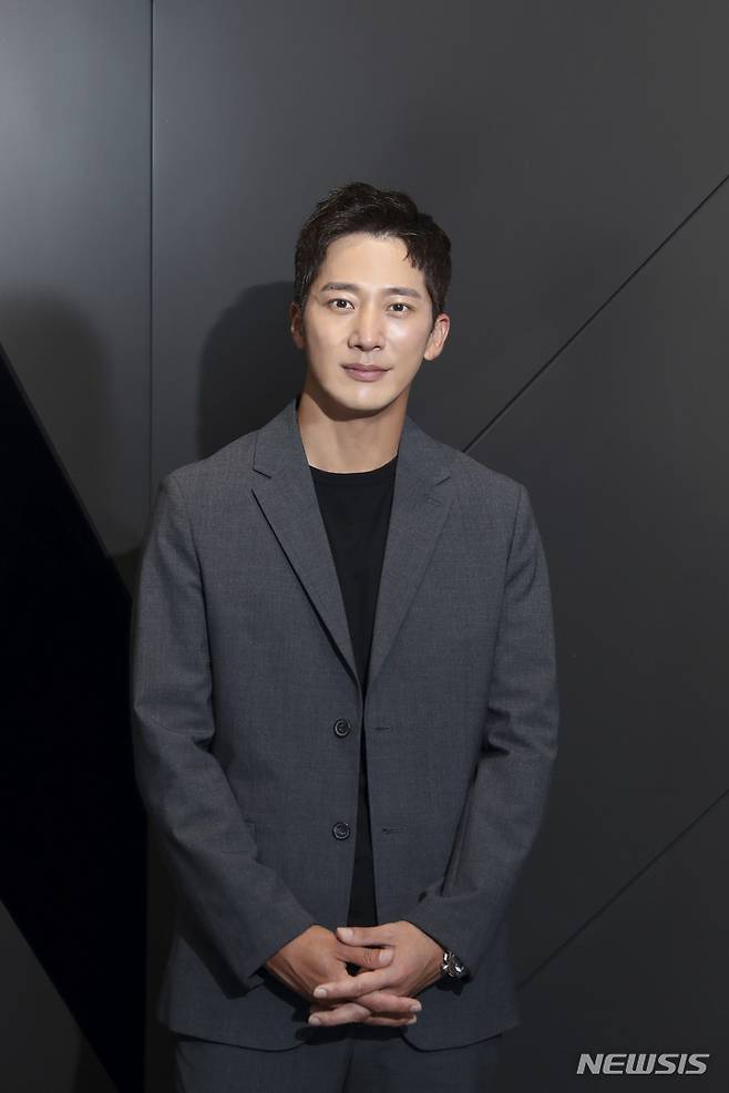 [서울=뉴시스]  '영화의 거리' 이완. (사진=씨네소파 제공) 2021.09.09 photo@newsis.com