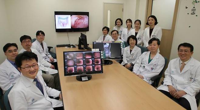 한자리에 모인 염증성장질환센터 의료진. 사진은 코로나 발생 이전에 촬영했다. 서울아산병원 제공