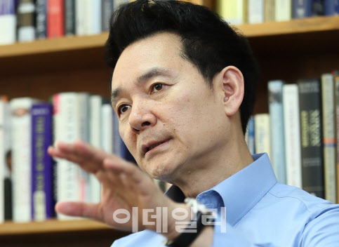 장성민 국민의힘 대선 예비후보가 이데일리와 인터뷰를 하고 있다.(사진=노진환 기자)