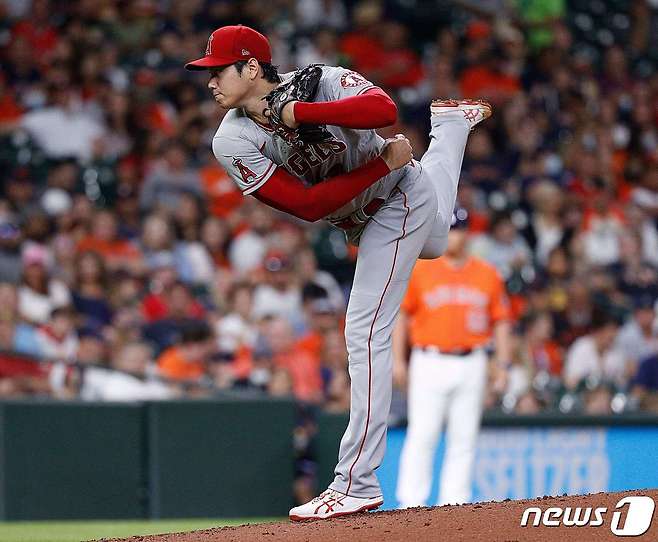 오타니 쇼헤이가 11일 휴스턴 애스트로스전에서 3⅓이닝 6실점으로 부진, 패전 투수가 됐다. © AFP=뉴스1 © News1 조재현 기자