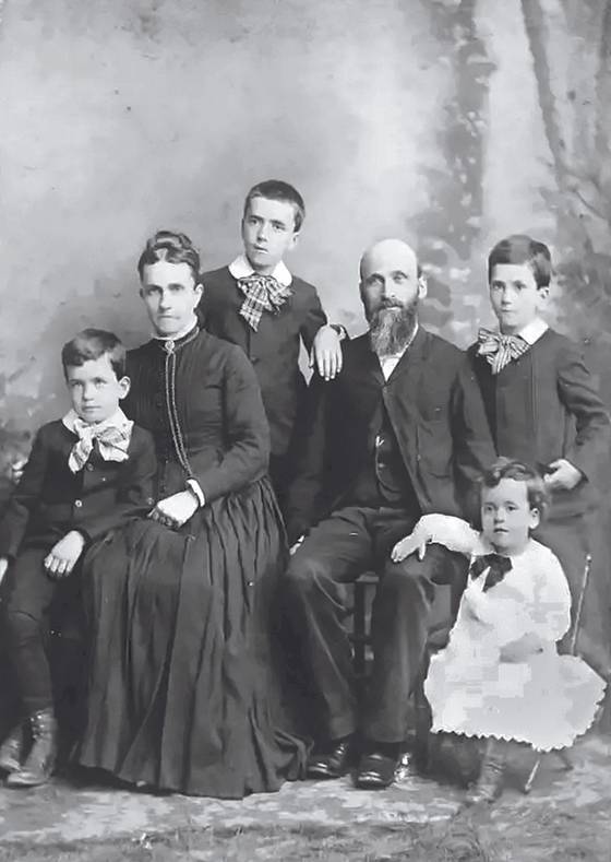 소년 시절 부모 형 제와 함께한 스튜어트(왼쪽 셋째). 1890년 저장성 항저우(杭州). [사진 김명호]