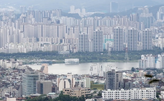 서울 남산에서 바라본 아파트 단지 전경. /연합뉴스