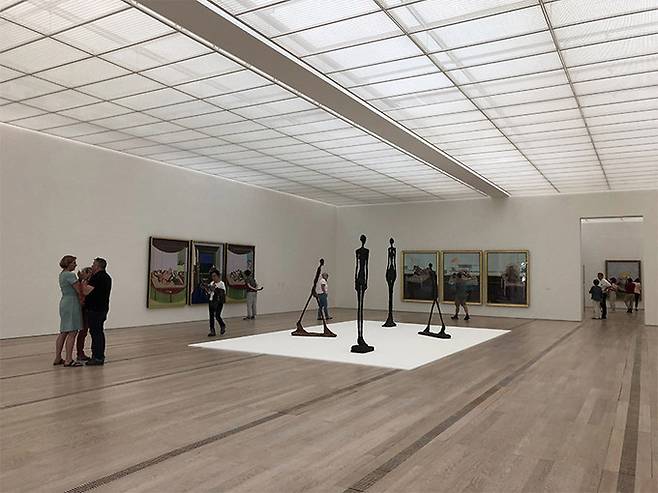 바젤 쿤스트뮤지엄. 1970년부터 시작된 아트 바젤과 함께 예술도시 바젤을 대표하는 미술관으로 로댕, 고흐, 고갱, 피카소, 앤디 워홀 등 유명작가들 작품들이 전시되어 있다.