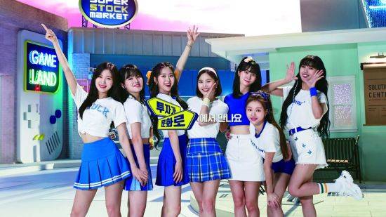 NH투자증권은 브랜드 디지털 플랫폼 ‘투자가 문화로’를 오픈하고, 걸그룹 오마이걸과 록밴드 국카스텐의 보컬 하현우를 모델로 TV광고를 선보였다.