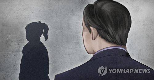 12일 한 50대 남성이 초등생들에게 "피자를 사주겠다"며 접근해 유인을 시도하고, 절도, 폭언, 협박 등 연달아 범죄를 저지른  혐의로 징역형 집행유예를 선고받았다.(사진=연합뉴스)