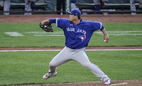 MLB 토론토에서 뛰고 있는 류현진이 12일(한국시간) 열린 볼티모어와 원정 더블헤더 1차전에 선발 등판해 투구하고 있다. 그는 이날 2.1이닝 동안 투런포 2방을 포함해 7실점하면서 부진했다. [사진=뉴시스]