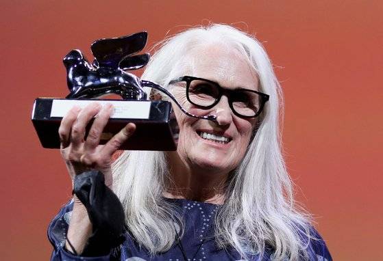 제인 캠피온 감독은 '더 파워 오브 더 독'으로 두 번째 은사자상(감독상)을 받았다. [로이터=연합뉴스]