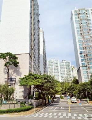 서울 성북구 하월곡동 ‘래미안 월곡’. 이 단지 앞으로 2025년 동북선이 지날 예정이다. 하헌형 기자