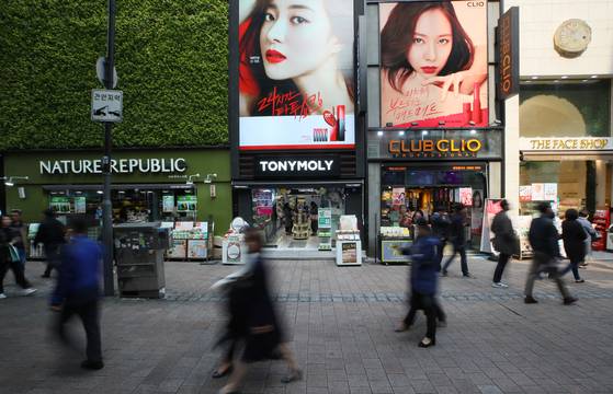 LG Household & Healthcare's The Face Shop in Myeong-dong, Seoul in 2018. [YONHAP]