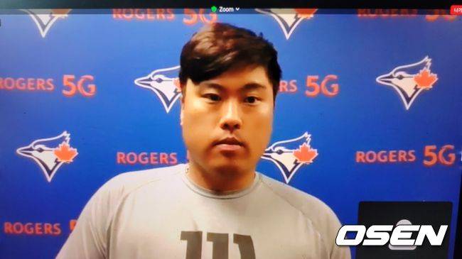 토론토의 류현진이 12일(한국시간) 볼티모어와의 원정 경기서 선발 등판을 마친 뒤 화상 인터뷰를 진행하고 있다. <토론토 블루제이스 구단 제공 영상 캡처>