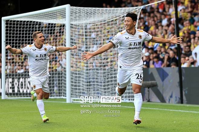 ▲ 황희찬(오른쪽)