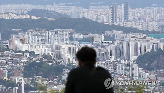 서울 남산에서 바라본 아파트 단지 모습. [연합뉴스 자료사진]