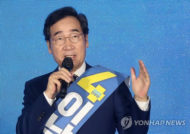 정견 밝히는 이낙연 (원주=연합뉴스) 양지웅 기자 = 12일 오후 강원 원주시 오크밸리리조트 컨벤션센터에서 열린 더불어민주당 강원권역 순회경선 합동연설회에서 이낙연 후보가 정견을 밝히고 있다. 2021.9.12 yangdoo@yna.co.kr