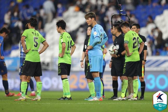 지난 10일 울산 현대와의 맞대결에서 무승부에 그친 전북 현대.제공 | 프로축구연맹