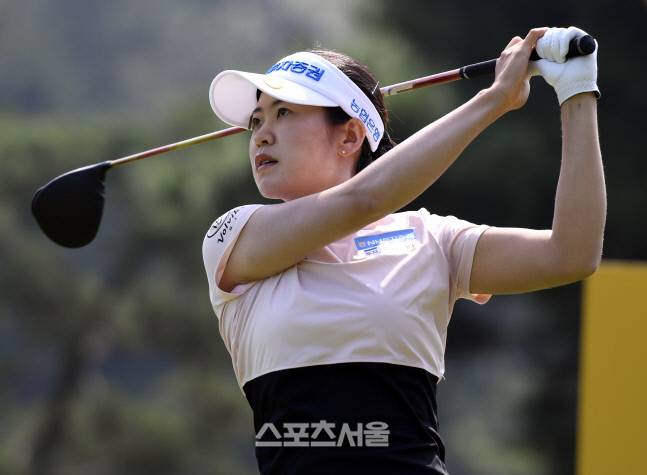 박민지가 12일 KB금융 스타챔피언십 4라운드에서 티오프를 하고 있다. 이천 = 이주상기자 rainbow@sportsseoul.com