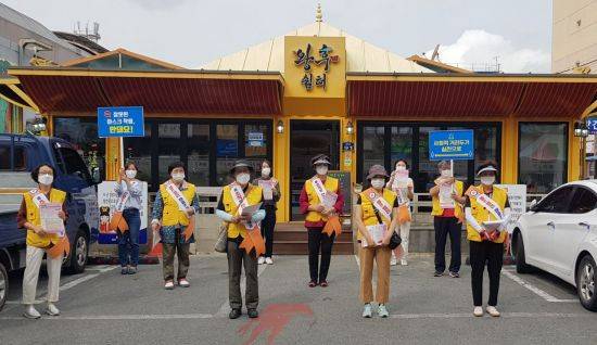 우리마을 건강매니저 사회적 거리두기 캠페인 [이미지출처=합천군]