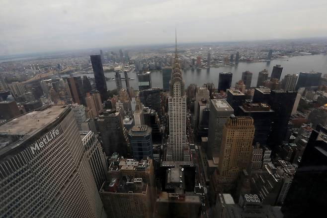 지난해 9월 미국 뉴욕 맨해튼의 원밴더빌트 건물에서 찍은 미드타운 전경. 당시 봉쇄령으로 맨해튼의 사무실 대부분은 문을 닫았었다. /로이터 연합뉴스