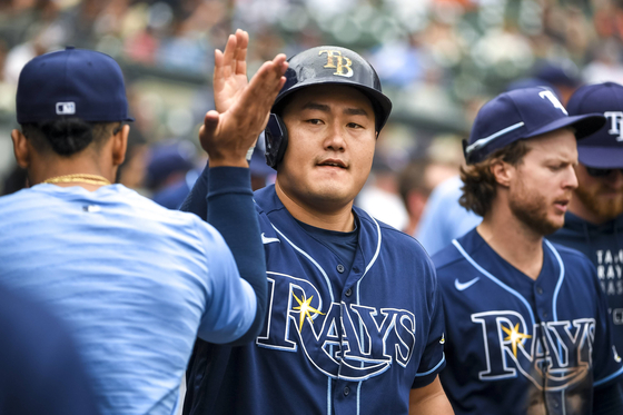 Choi Ji-man of the Tampa Bay Rays celebrates after scoring a run against the Detroit Tigers during the top of the 10th inning at Comerica Park in Detroit, Michigan on Sunday. The Rays lost the game 8-7 after the Tigers pulled ahead at the bottom of the 11th. [AFP/YONHAP]