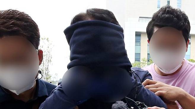 지난 2일 전주지검으로 송치되고 있는 A 씨