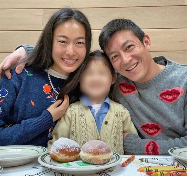 최근 중국 소셜미디어에서 ‘연예계 홍색 규제로 다시 보기 힘들 연예인’으로 거론되는 이들. 2008년 홍콩에서 나체 사진 스캔들을 일으킨 배우 천관시(오른쪽). 왼쪽은 아내인 모델 친수페이. 천관시 인스타그램