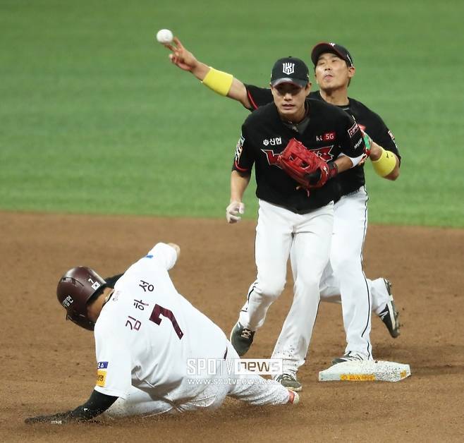 ▲ kt 심우준(가운데)과 박경수(오른쪽). ⓒ곽혜미 기자