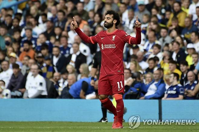 EPL 통산 100호골을 터트리고 세리머니를 펼치는 리버풀의 무함마드 살라흐 [AP=연합뉴스]