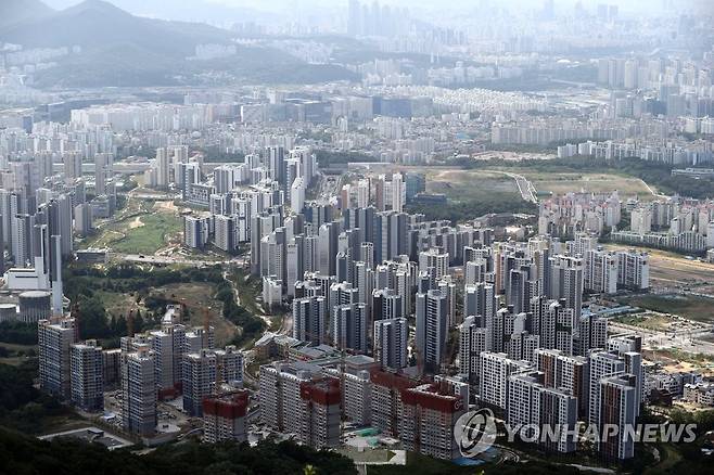 남한산성에서 바라본 서울 송파지역 [연합뉴스 자료사진]