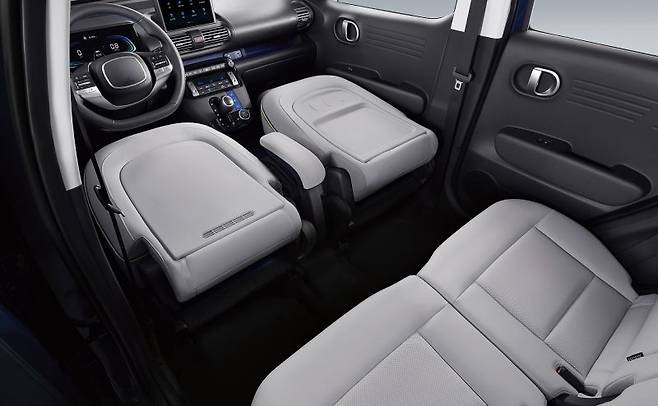 세계 최초로 적용된 운전석 풀 폴딩