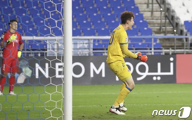 14일 오후 울산 문수축구경기장에서 열린 프로축구 아시아축구연맹 챔피언스리그(ACL) 16강 울산현대와 가와사키 프론탈레의 경기 승부차기에서 울산 조현우가 선방한 뒤 환호하고 있다. 2021.9.14/뉴스1 © News1 윤일지 기자