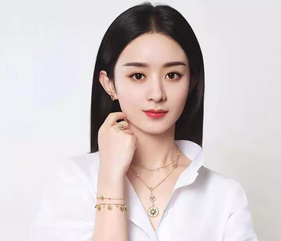 Popular Chinese actor Zhao Liying had her personal account and fan club accounts suspended because her fans often incited online feuds. [WEIBO]
