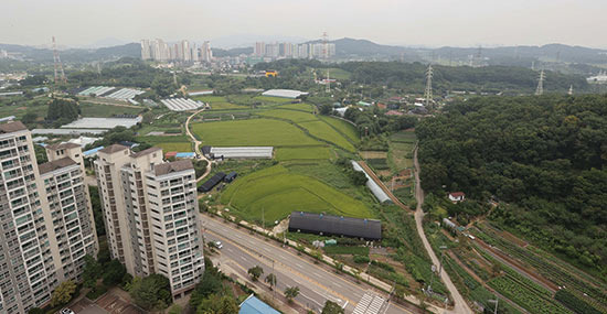 정부가 경기도 의왕, 군포, 안산과 화성 동탄신도시 서북부에 신도시 규모의 주거지를 조성하기로 했다. 사진은 경기도 의왕 일대 모습.