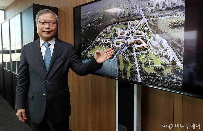 윤의준 한전공대 초대총장 인터뷰 /사진=김휘선 기자 hwijpg@