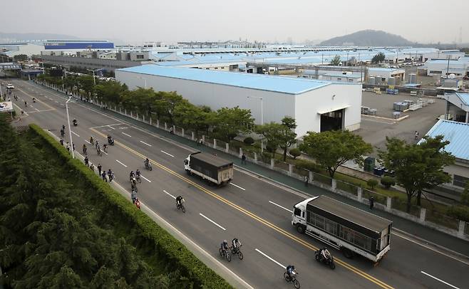 자동차용 반도체 수급 차질이 빚어져 현대차 아산공장에 이어 울산 4공장도 가동을 잠시 멈춘다. 사진은 현대차 울산공장 전경. /사진=뉴스1