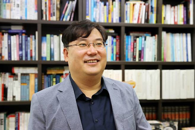 지난해 국제전문학술지에 가장 많은 주저자 논문 36편을 발표해 가천학술상 대상을 수상한 가천대 에너지IT학과 김종우 교수