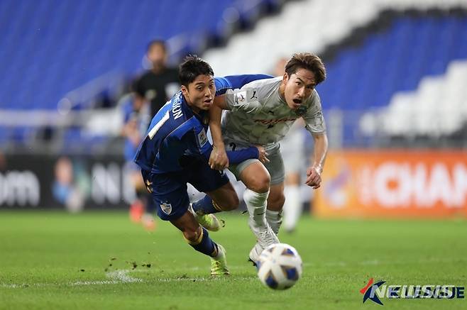 [서울=뉴시스] 울산 이동준이 돌파를 시도하고 있다. (사진=프로축구연맹 제공)