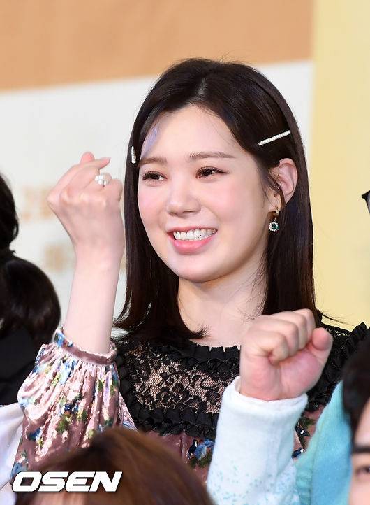 [OSEN=민경훈 기자] 30일 오후 서울시 마포구 베스트 웨스턴 프리미어 서울가든호텔 그랜드룸에서 진행된 tvN 금요드라마 '막돼먹은 영애씨 17' 제작발표회에서 리지(박수아)가 포토타임을 갖고 있다./ rumi@osen.co.kr