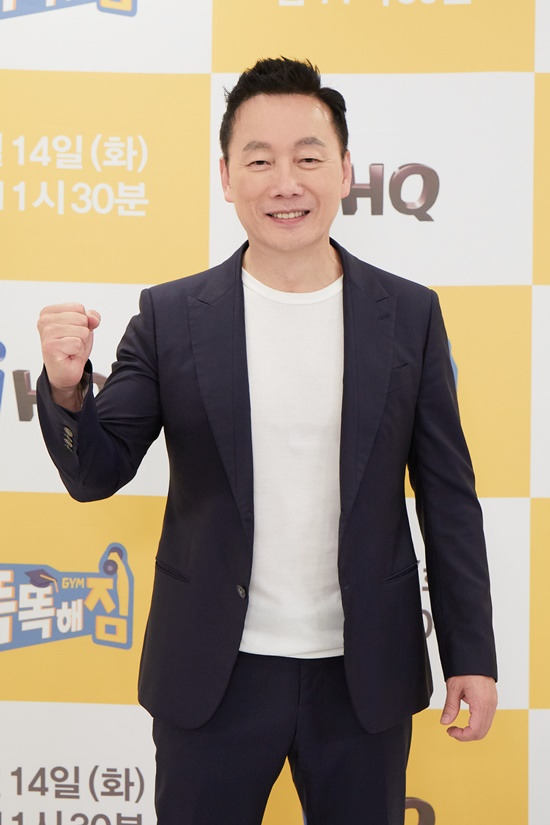 On the 14th, channel IHQs new entertainment program Smartness was presented online.Kim Dong-Hyun, jung Bong-ju, Choi Tae-seong, Kim Ji-min and Lucky appeared on the production presentation and talked about the program.Smartening is a humanities entertainment program that upgrades our knowledge through PT The Lesson, a brain muscle of trainers who are full of personality.On this day, MCs talked about the difference between smart and Kim Ji-min said, I think it is friendly to approach people who are not deep.In the case of star coach Choi Tae-seong, you have lectured a lot, but when people like us talk, they feel homogeneity when they see it., Im not that? And Im trying to appeal to the feeling that Friend tells me. Kim Dong-Hyun said, We prepared stories that no one knows about the world.We know a lot of things in other areas, so we have a lot of more interesting stories, even though the story is carved into another place in the middle.If you hear it, you can take away the story. Smart also visits a variety of new members; Jung Bong-ju answered, The new and Momorand members were fine, when asked if they had any memorable schoolboy members.Kim Gu mentioned his son Grie as a member who needed Spartan coaching.The Friend has lectured elsewhere, and I listened to The Lesson hard, but over time, and the posture collapsed.I was like, Try it once. I cant go that long. I thought Id come here and get my training again. Id have to retrain.Kim Dong-Hyun said, It seems that it was because I heard the Lesson when it was too difficult or boring to press the pass. Jung Bong-ju pointed out, If you press it because it is easy, it is difficult to not train.Kim Ji-min, who listened to this, said, It is a personal opinion of Jung Bong-ju, he said. Its been four weeks.Meanwhile, Smart will be broadcast for the first time on Channel IHQ at 11:30 p.m. on the 14th (Today).Photo: IHQ