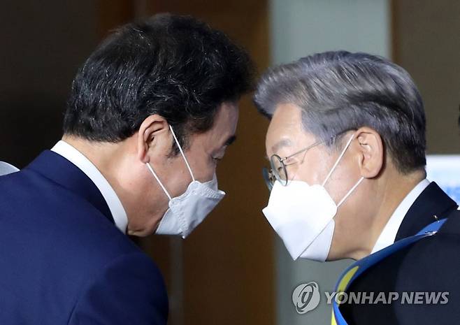 이낙연(왼쪽)-이재명 만남  [연합뉴스 자료사진]