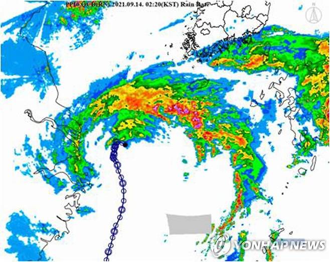태풍 '찬투' 금요일께 최대 영향 (서울=연합뉴스) 제14호 태풍 '찬투'가 오는 17일께 우리나라에 가장 큰 영향을 미칠 것으로 예상된다고 기상청이 14일 발표했다. 사진은 14일 오전 9시 기준 찬투 레이더 영상. 2021.9.14 [기상청 제공. 재판매 및 DB 금지]ㅍ photo@yna.co.kr
