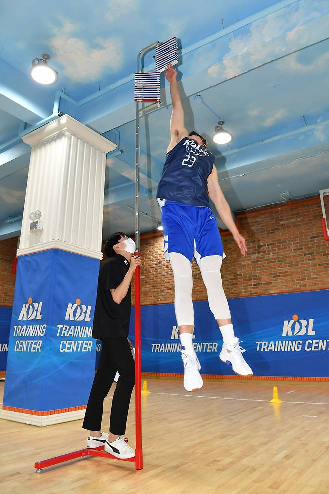 KBL이 신인 드래프트 선수들을 대상으로 컴바인 측정을 실시하고 있다. 사진제공=KBL