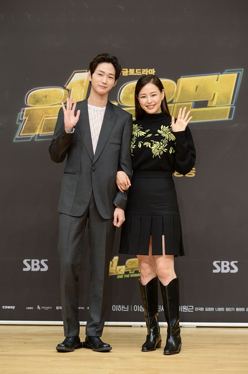 Actor Lee Ha-nui expressed his feelings of breathing with Lee Won-keun in One the Woman.On the afternoon of the 15th, SBS gilt drama One the Woman production presentation was held online to prevent the spread of Corona 19.The scene was attended by Choi Young-Hoon director, Lee Ha-nui, Lee Sang-yoon, Jin Seo-yeon and Lee Won-keun.Lee Ha-nui said, It is very serious about Lee Won-keun.I also enjoyed the whole military work, Lee Won-keun said. I feel that Lee Won-keun, who has met now, has been worried and thinking about Feelings, who has matured in many ways.One the Woman is a double-life comic buster drama by a 100% female prosecutor who entered the Billen chaebol after becoming a life change as a chaebol heiress overnight in a corruption test.Choi Young-Hoon, who caught the eyes of viewers with fresh and unique comedy production power in SBS Good Casting last year, and famous actors such as Lee Ha-nui - Lee Sang-yoon - Jin Seo-yeon - Lee Won-keun, Im making it.The first broadcast on the 17th.