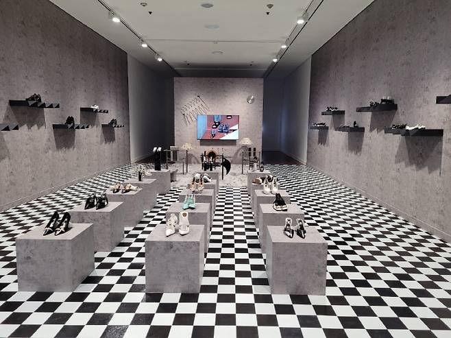 독일 작가 헨리케 나우만 설치 작품 '프로토 네이션'