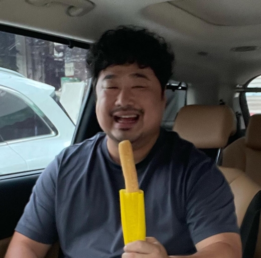 The comedian kang jae-jun, 40, and the gagwoman Eugenoid, 39, showed off their extraordinary affection.On the 15th, kang jae-jun posted several photos on his Instagram with an article entitled Coffee or Tea, which was born for the first time.In the public photos, he leaves a certification shot with Coffee or Tea, who arrived at the shooting scene, and captures Eye-catching.My silver brother is a coffee or Tea who sent me to do well without going to the filming scene of my husband, said Kang Jae-jun. I am so warm-hearted.Thank you all the staff and actors! Thank you so much and I love you!He also added a hashtag called # Here is more delicious than the Churus Play Garden # Impressive and Odd. He is enjoying himself like a child with a Churus.At a similar time, Eugenoid also wrote on his personal SNS that Our Jae Jun wrote the word Its the Lama Suttas incense - kite .The hot reaction of netizens continues in the warm daily life of two people.Meanwhile, kang jae-jun and Eugenoid were married in 2018.