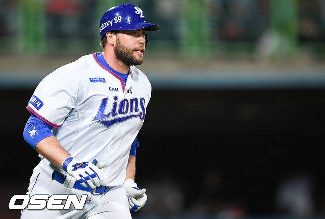 [OSEN=박준형 기자] 삼성 시절 러프가 역전 홈런을 날리고 베이스를 돌고 있다. / soul1014@osen.co.kr