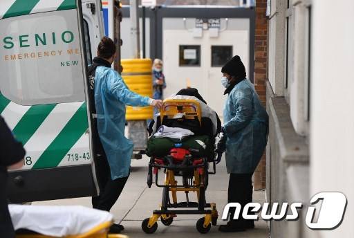 미국에서 지난 한주간 2만2000여명이 신종 코로나바이러스 감염증(코로나19)으로 사망했다. © 뉴스1