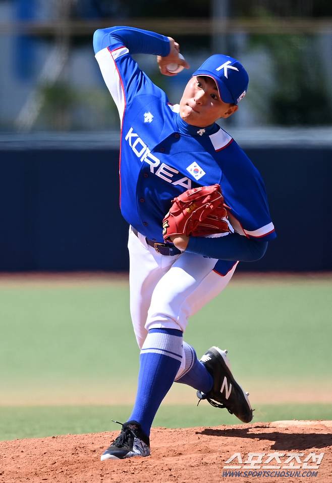 15일 대구 시민야구장에서 야구 U-23 대표팀과 U-18 대표팀의 평가전이 열렸다. U-18 대표팀 박준영이 역투하고 있다. 박준영은 2022 신인드래프트에서 한화에 지명됐다. 대구=허상욱 기자 wook@sportschosun.com/2021.09.15/