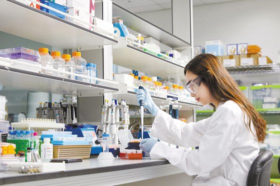 GC녹십자는 희귀의약품을 연구개발 주요 과제로 선정해 분야를 확장하는 데 속도를 내고 있다.