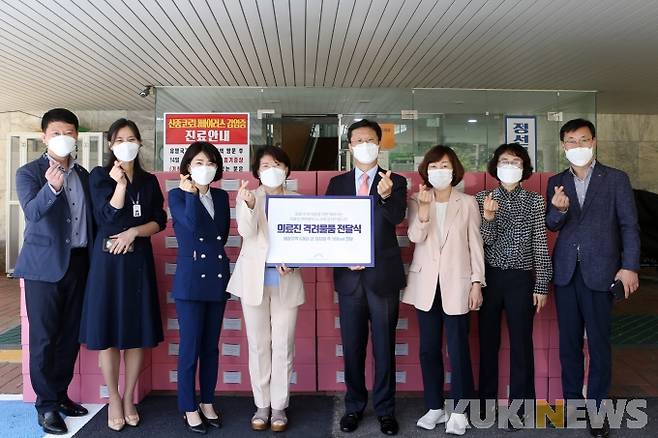 강원 정선 강원랜드 격려품 전달(사진=강원랜드 제공)