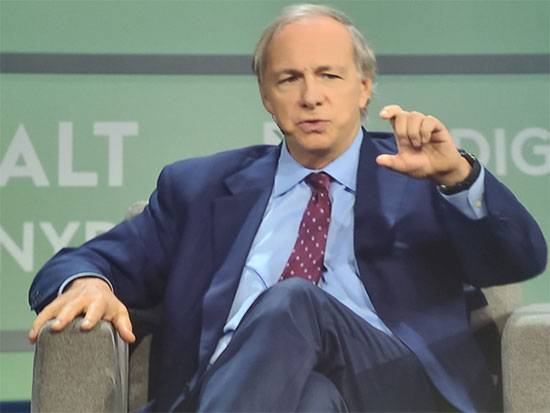 세계최대 헤지펀드인 브릿지워터 어소시에이츠 창업자인 레이 달리오 CEO가 15일(현지시간) 미국 뉴욕에서 열린 SALT 컨퍼런스에 참석, 가상화폐의 미래에 대해서 이야기하고 있다. (매경DB)